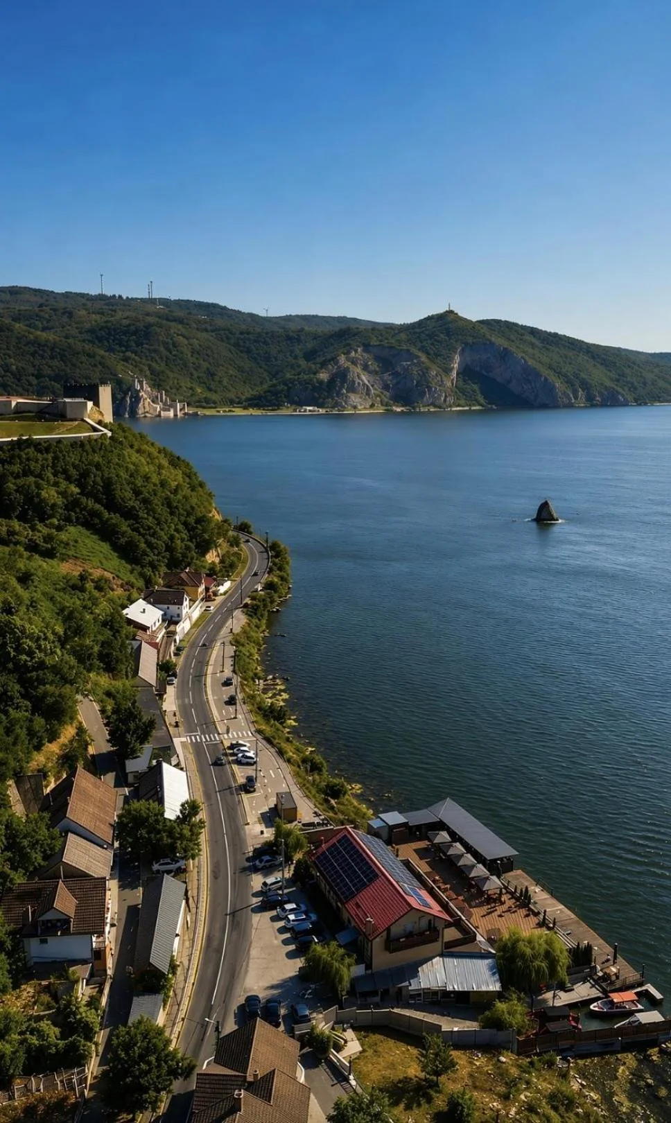 Drumul de pe malul Dunării și stânca din mijlocul fluviului